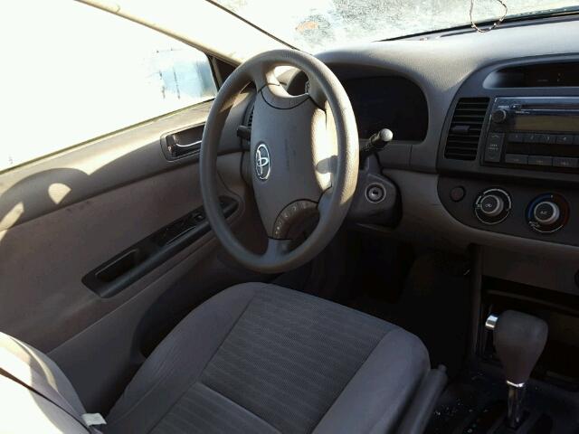 4T1BE32K75U576545 - 2005 TOYOTA CAMRY LE ვერცხლისფერი ფოტო 9