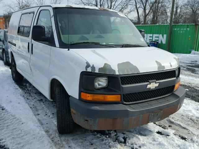 1GCFG15X351189309 - 2005 CHEVROLET EXPRESS G1 WHITE photo 1