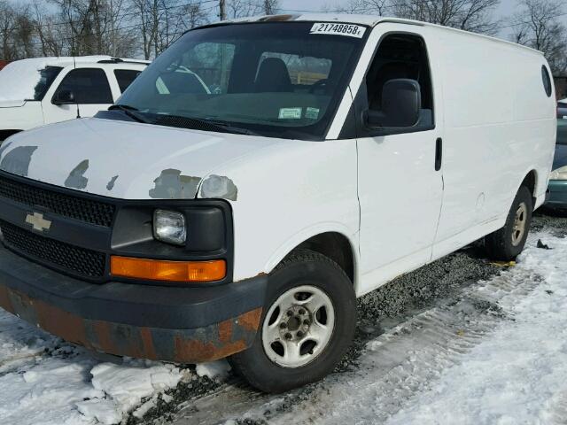 1GCFG15X351189309 - 2005 CHEVROLET EXPRESS G1 WHITE photo 2