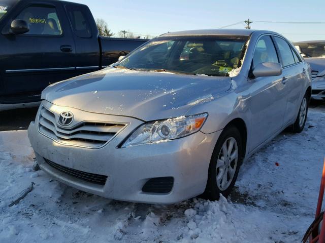 4T1BF3EK1BU138656 - 2011 TOYOTA CAMRY BASE SILVER photo 2