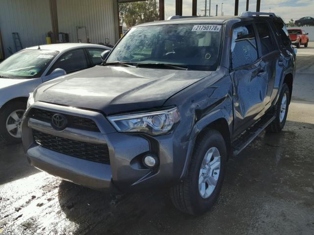 JTEZU5JR9H5150169 - 2017 TOYOTA 4RUNNER SR GRAY photo 2