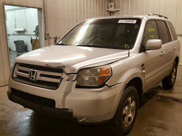 5FNYF18457B027804 - 2007 HONDA PILOT EX SILVER photo 2