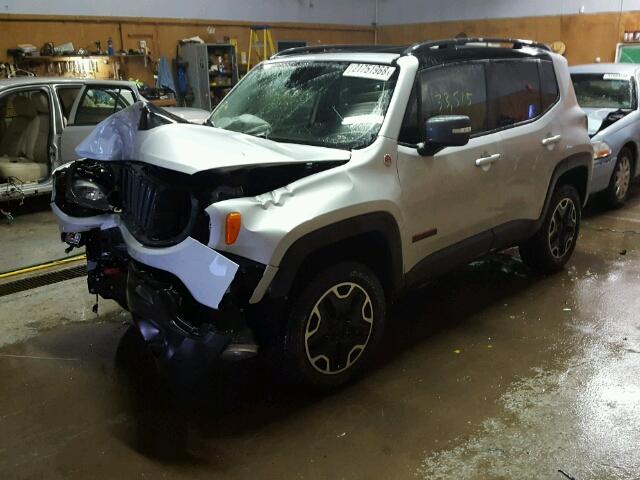 ZACCJBCT2FPB44048 - 2015 JEEP RENEGADE T SILVER photo 2