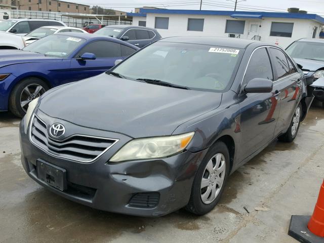 4T1BF3EK8AU099000 - 2010 TOYOTA CAMRY BASE GRAY photo 2