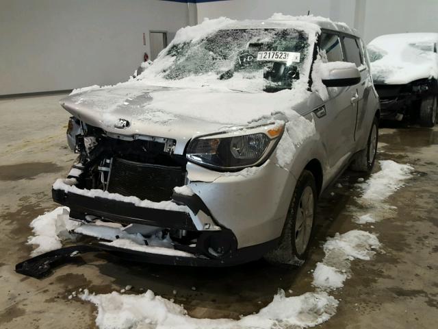 KNDJN2A2XF7814108 - 2015 KIA SOUL SILVER photo 2