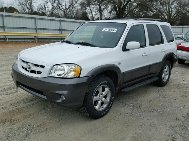 4F2CZ96115KM33040 - 2005 MAZDA TRIBUTE S WHITE photo 2