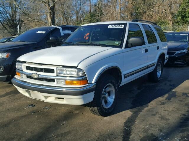 1GNCS13W6X2117696 - 1999 CHEVROLET BLAZER WHITE photo 2