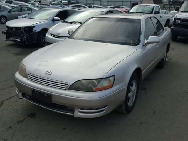 JT8BF12GXT0170795 - 1996 LEXUS ES 300 SILVER photo 2