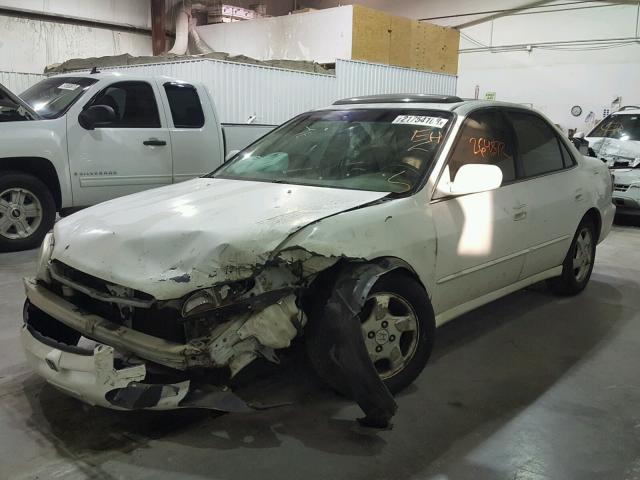 JHMCG5669YC021911 - 2000 HONDA ACCORD EX WHITE photo 2