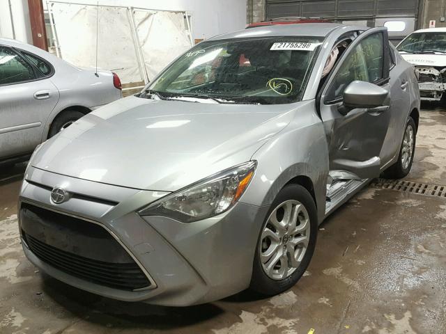 3MYDLBZV1GY125559 - 2016 TOYOTA SCION IA GRAY photo 2