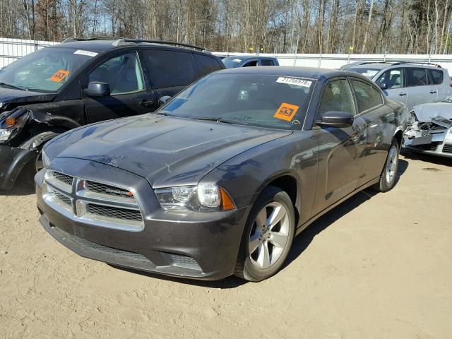 2C3CDXBG6EH268000 - 2014 DODGE CHARGER SE GRAY photo 2