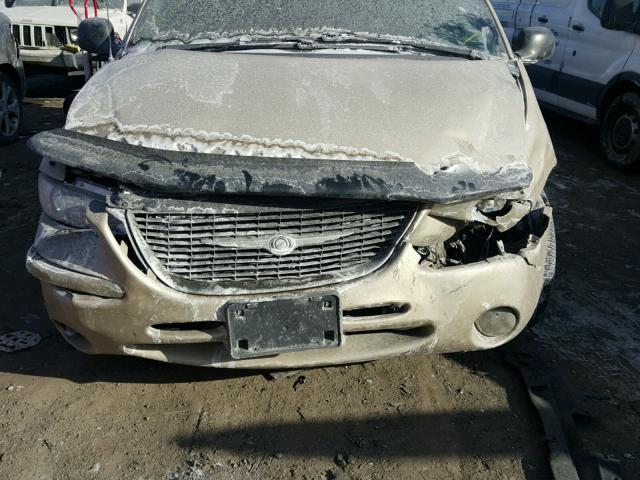 1C4GP54L8XB573464 - 1999 CHRYSLER TOWN & COU GOLD photo 9