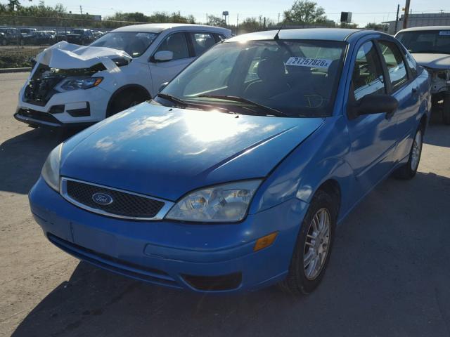 1FAFP34NX7W136341 - 2007 FORD FOCUS ZX4 BLUE photo 2