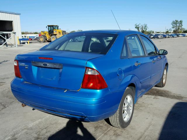 1FAFP34NX7W136341 - 2007 FORD FOCUS ZX4 BLUE photo 4