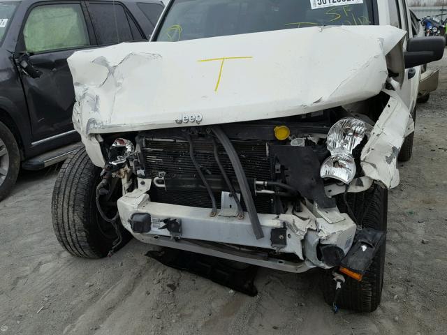 1J8HG48N46C228587 - 2006 JEEP COMMANDER თეთრი ფოტო 9