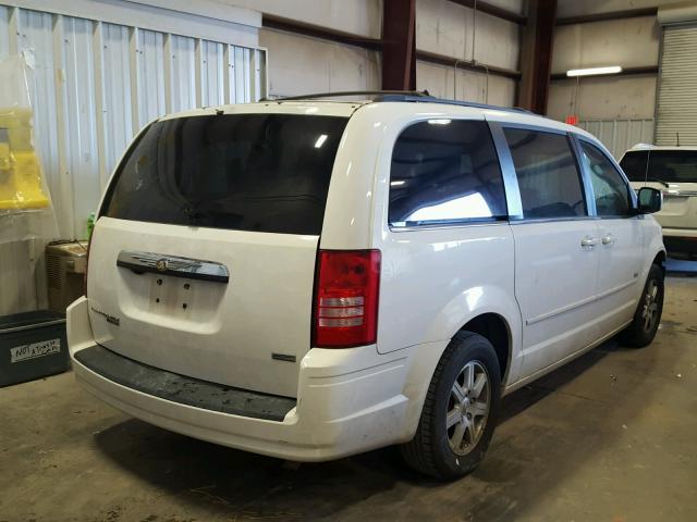 2A8HR54P78R730818 - 2008 CHRYSLER TOWN & COU WHITE photo 4