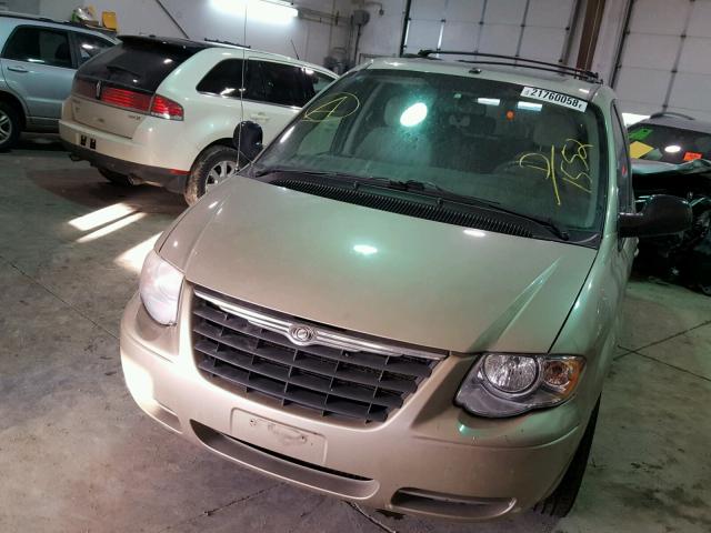 2A4GP54L56R821552 - 2006 CHRYSLER TOWN & COU GOLD photo 2