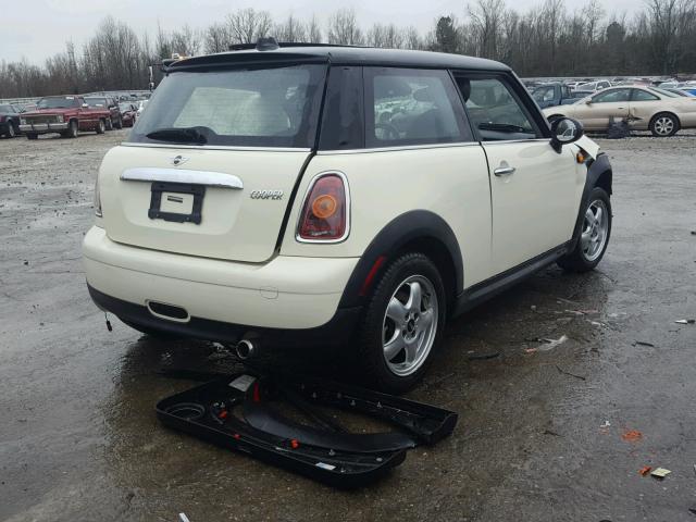 WMWMF33559TW79474 - 2009 MINI COOPER WHITE photo 4