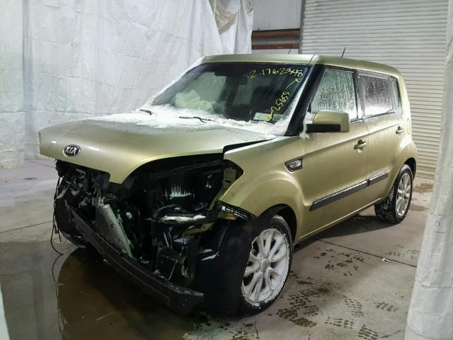 KNDJT2A56D7605509 - 2013 KIA SOUL GREEN photo 2