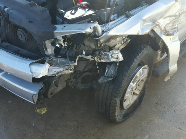 KNDJD733665545137 - 2006 KIA SORENTO EX SILVER photo 9