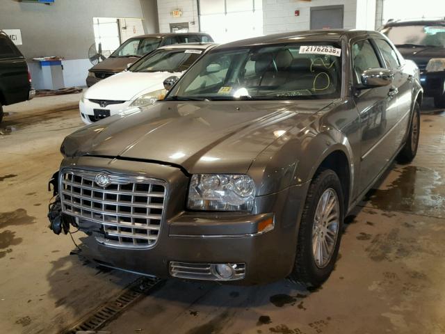 2C3KA53VX9H634200 - 2009 CHRYSLER 300 TOURIN GRAY photo 2