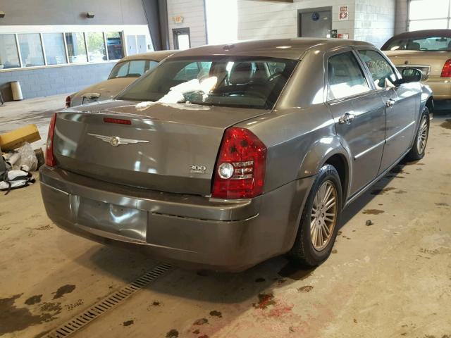 2C3KA53VX9H634200 - 2009 CHRYSLER 300 TOURIN GRAY photo 4