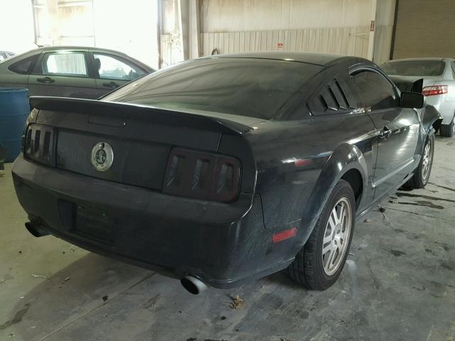 1ZVHT82H955211622 - 2005 FORD MUSTANG GT BLACK photo 4