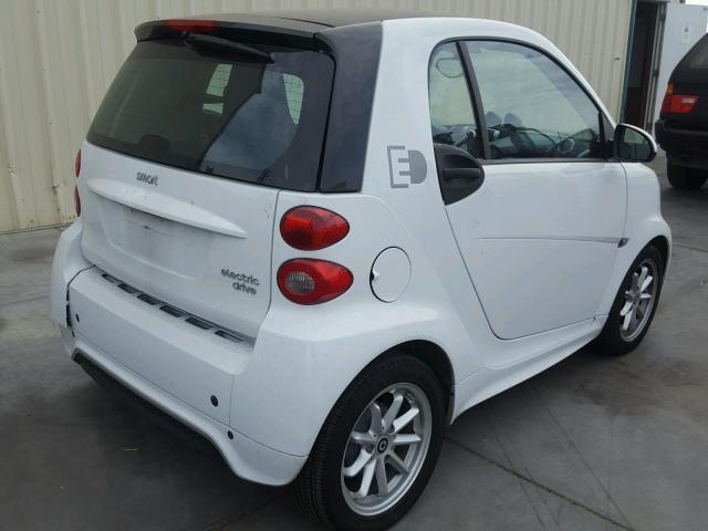 WMEEJ9AA6FK831676 - 2015 SMART FORTWO ELE 白色 照片 4