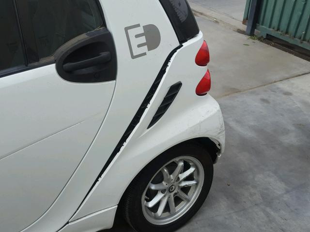 WMEEJ9AA6FK831676 - 2015 SMART FORTWO ELE WHITE photo 9