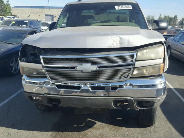 1GCHK23235F852661 - 2005 CHEVROLET SILVERADO GOLD photo 9