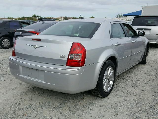 2C3KA33G08H321841 - 2008 CHRYSLER 300 LIMITE SILVER photo 4