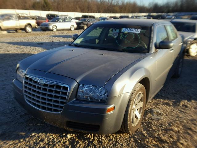 2C3LA43R16H501175 - 2006 CHRYSLER 300 GRAY photo 2