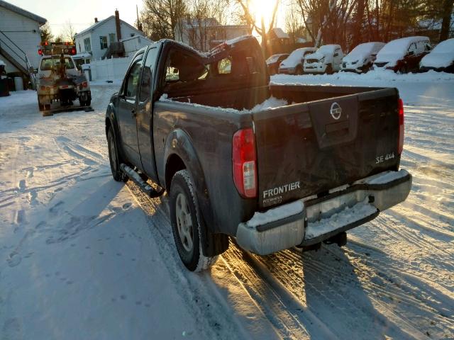 1N6AD06W98C425552 - 2008 NISSAN FRONTIER K CHARCOAL photo 3