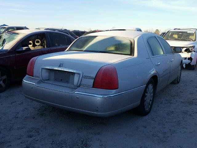 1LNHM81W54Y633699 - 2004 LINCOLN TOWN CAR E SILVER photo 4