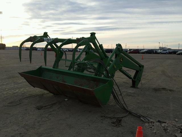 1P0H480XTCC002716 - 2012 JOHN DEERE BUCKET GREEN photo 2