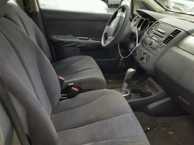 3N1BC13E59L435581 - 2009 NISSAN VERSA S GRAY photo 5