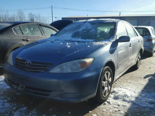 4T1BE32K52U561912 - 2002 TOYOTA CAMRY LE BLUE photo 2