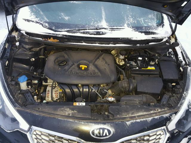 KNAFK4A69F5307027 - 2015 KIA FORTE LX BLACK photo 7