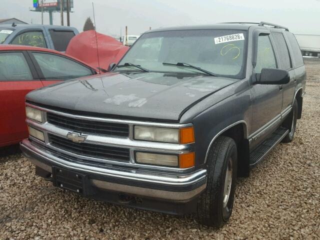 1GNEK13R4XJ380729 - 1999 CHEVROLET TAHOE K150 GRAY photo 2