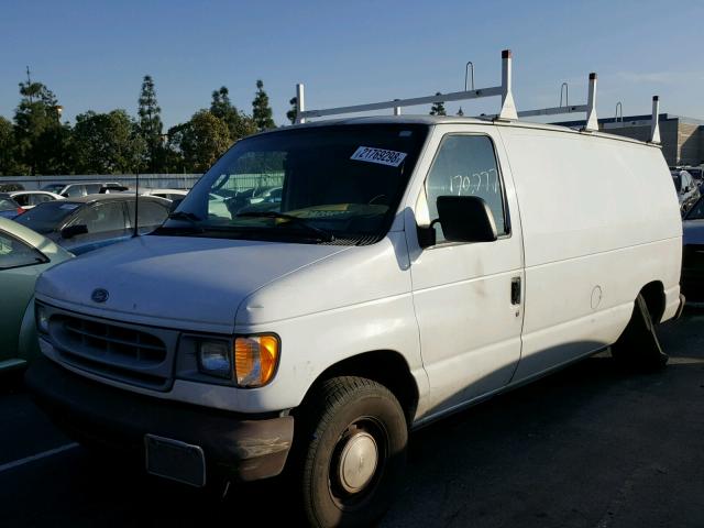 1FTRE14282HA26182 - 2002 FORD ECONOLINE WHITE photo 2