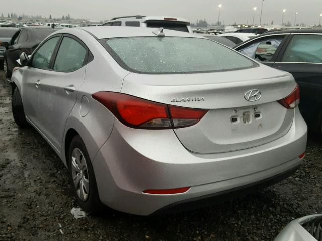 5NPDH4AE1GH679382 - 2016 HYUNDAI ELANTRA SE SILVER photo 3