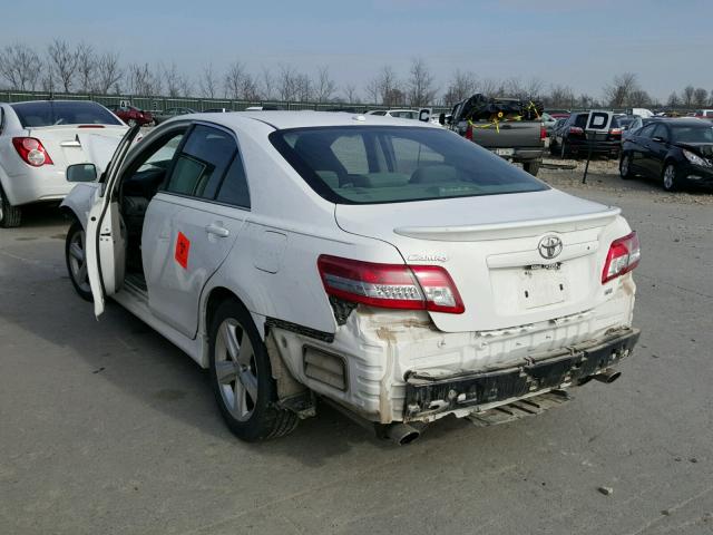 4T1BF3EK5BU643972 - 2011 TOYOTA CAMRY BASE WHITE photo 3