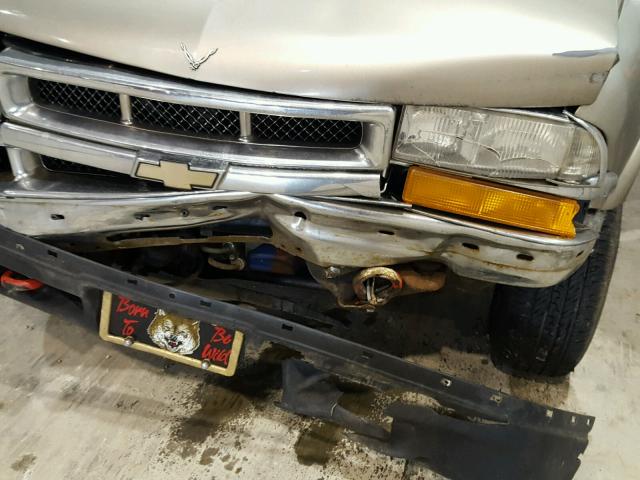 1GNDT13W612133714 - 2001 CHEVROLET BLAZER BEIGE photo 10