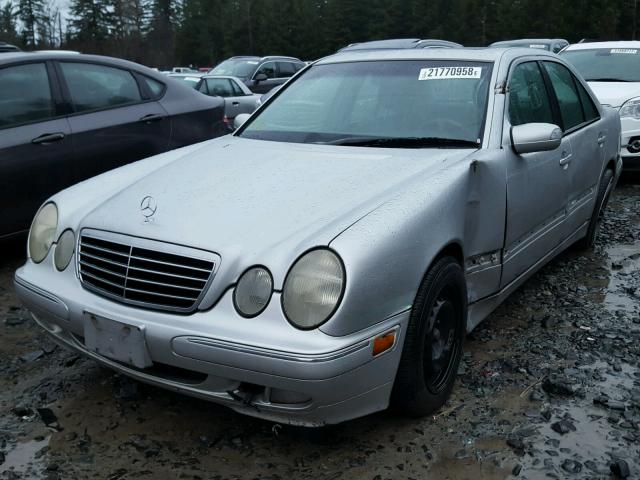 WDBJF65J12B413574 - 2002 MERCEDES-BENZ E 320 SILVER photo 2