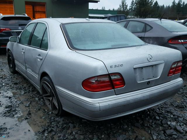 WDBJF65J12B413574 - 2002 MERCEDES-BENZ E 320 SILVER photo 3