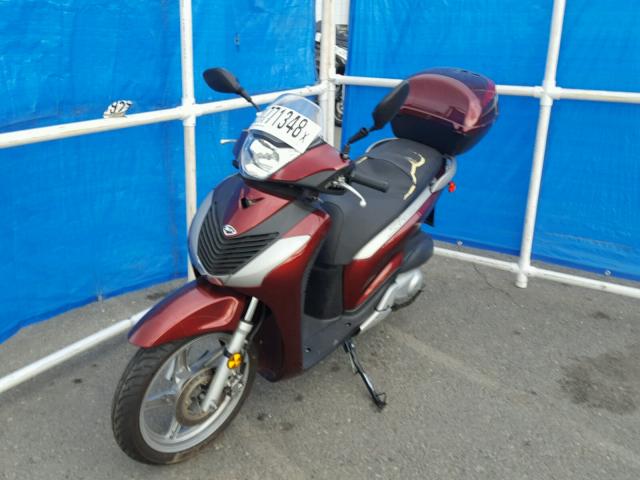 ZDCKF1011AF000540 - 2010 HONDA SH150 D RED photo 2