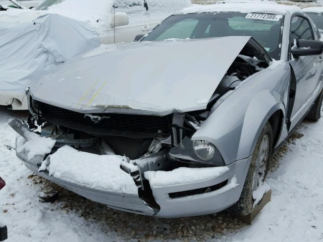 1ZVFT80N275330194 - 2007 FORD MUSTANG SILVER photo 9