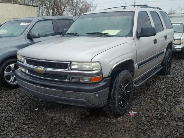 1GNEC13VX5R243139 - 2005 CHEVROLET TAHOE C150 SILVER photo 2