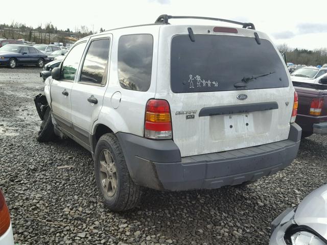 1FMYU93155KE31876 - 2005 FORD ESCAPE XLT WHITE photo 3