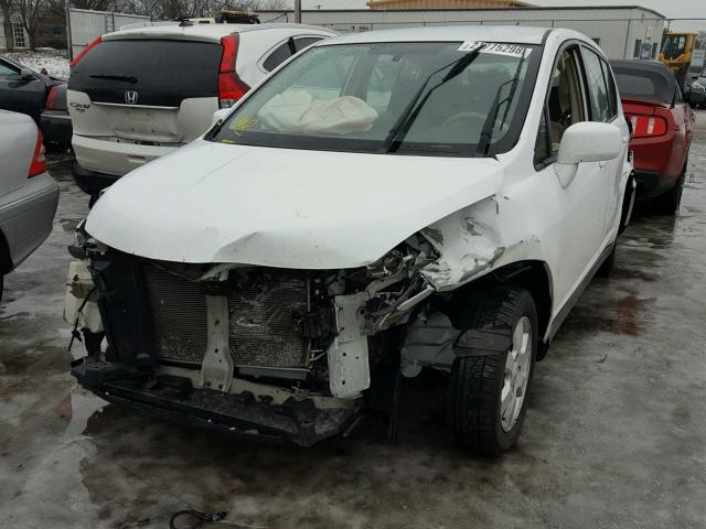 3N1BC13E39L410680 - 2009 NISSAN VERSA S WHITE photo 2